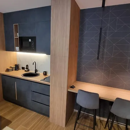 Lux Tarski San 바레