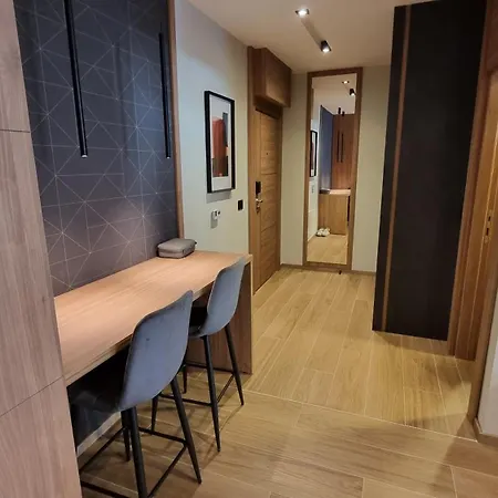 Lux Tarski San 아파트 바레