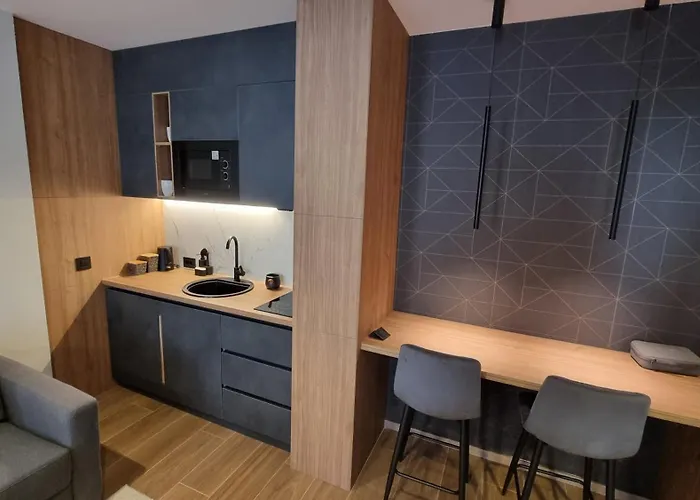 Lux Tarski San 바레