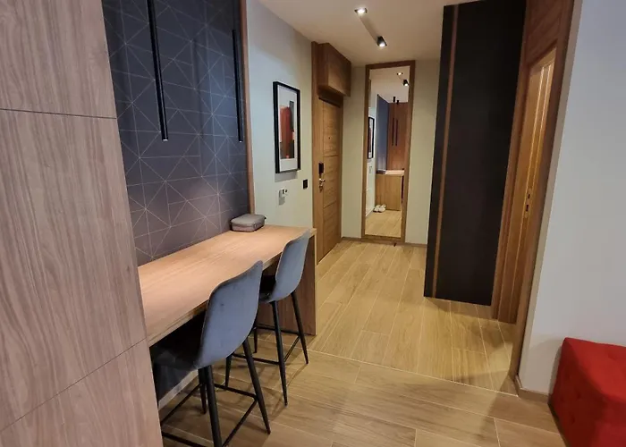 Lux Tarski San 아파트 바레